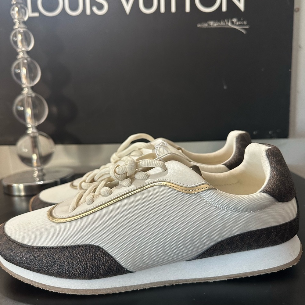 🆕Michael Kors Sneakers - Picture 5 of 13